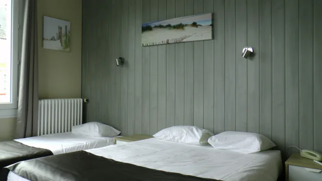 غرفة ثلاثية بسرير مزدوج وسرير فردي، L Univers Hotel 1/4