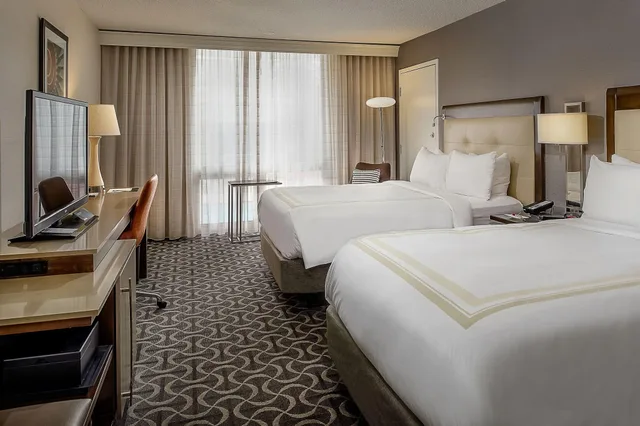 غرفة بسريرين مزدوجين، Marriott St. Louis Airport 2/8