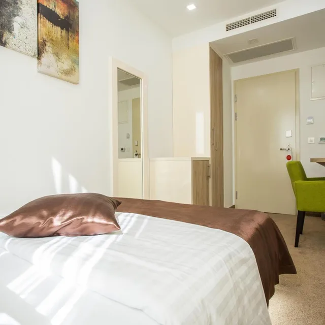غرفة مفردة، Hotel National 1/10