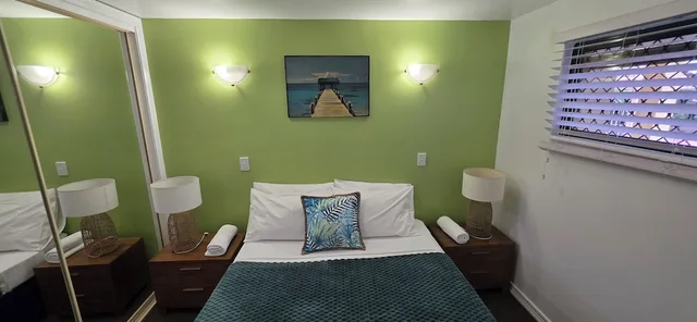 1 Bedroom, Courtyard, Deluxe, Apartment, Queen Bed, Sofa، WATERFRONT TERRACES 5/5