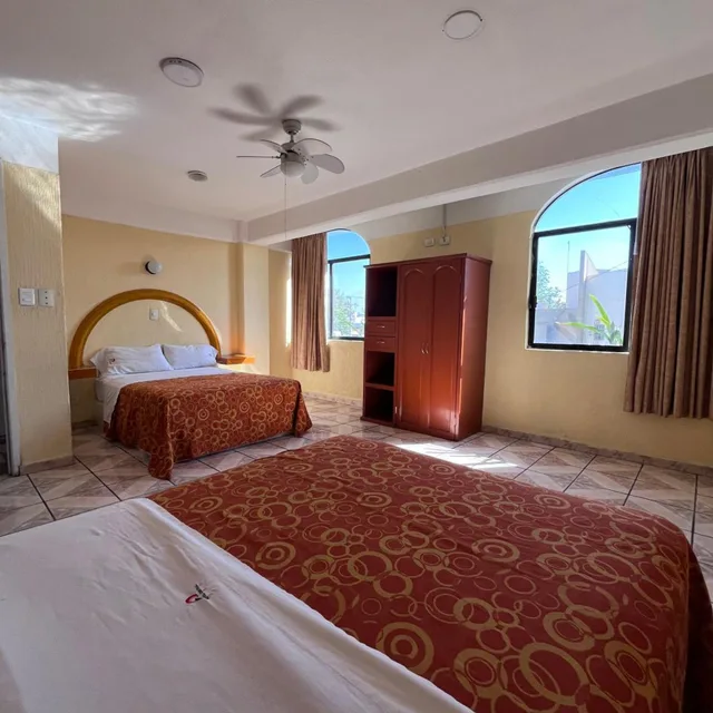 Superior, Twin Beds, Hotel Central 1/7