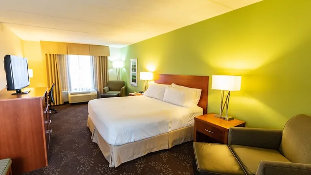 غرفة قياسية بسرير كينج، Holiday Inn Express Hotel And Suites Birmingham Irondale East 2/7
