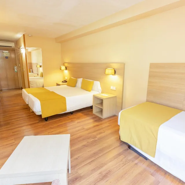 غرفة ثلاثية بإطلالة على الجبل، Panorama Hotel 5/10