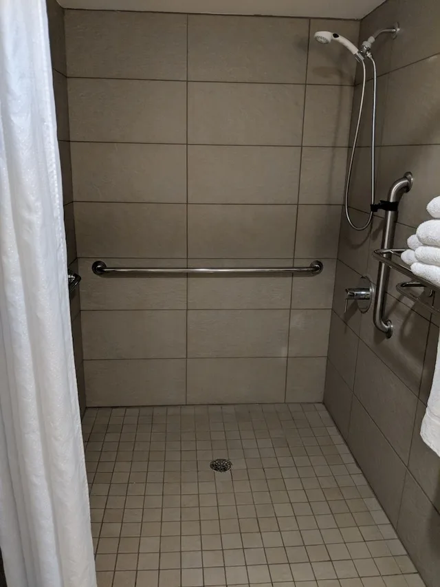 غرفة بسرير كينج لذوي الإعاقة، Country Inn & Suites By Radisson Gatlinburg TN 2/2