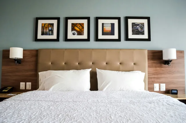 غرفة بسرير كينج مع أريكة، Hampton Inn by Hilton Durango 1/3