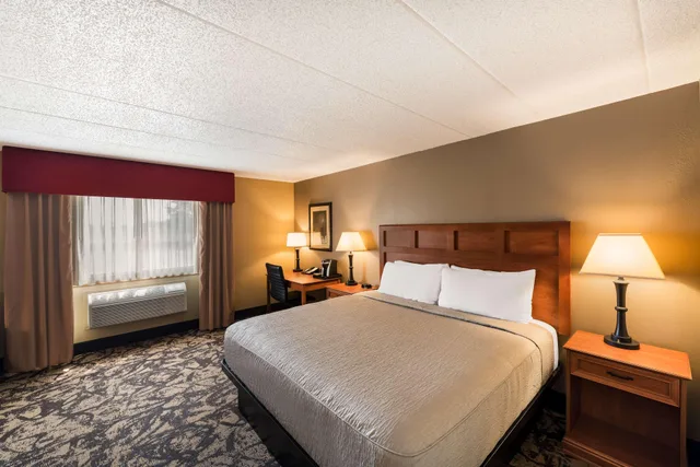 غرفة بسرير كينج لذوي الإعاقة، Best Western Derby Inn 1/3