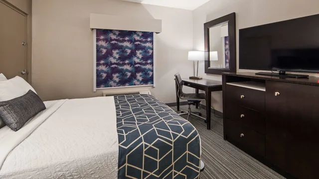 غرفة قياسية بسرير كوين، Best Western Plus Wilkes Barre-Scranton Airport Hotel 1/5