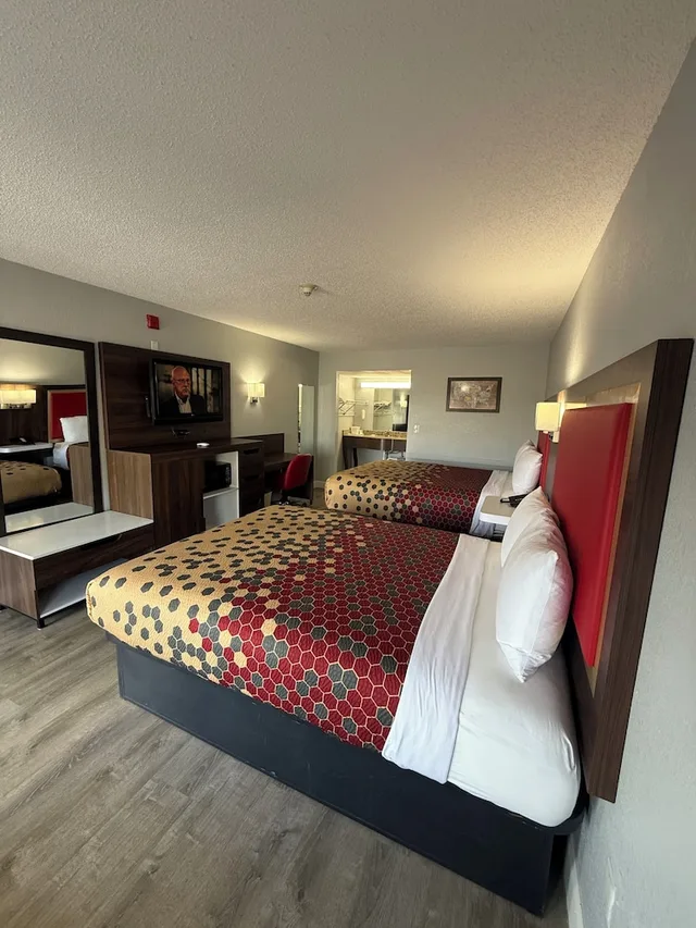 Standard, 2 Queen Beds, Econo Lodge Ruther Glen 5/9