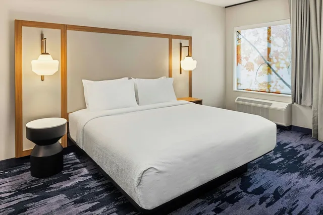 استوديو بسرير كينج مع أريكة لذوي الإعاقة، Fairfield Inn & Suites by Marriott Cedar Rapids North 2/7