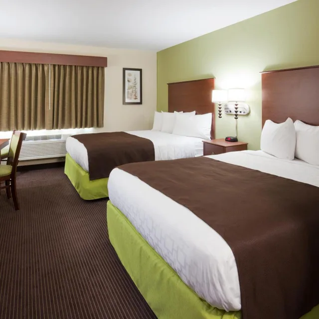 غرفة بسرير كينج وسريرين كوين، Americinn By Wyndham Hawley 1/3