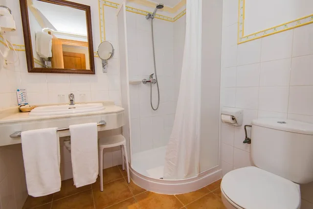 غرفة بشرفة مفردة بسريرين منفصلين، Hotel Bell Port 4/5