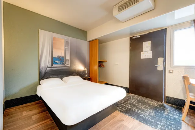 غرفة بسرير مزدوج لذوي الإعاقة، B&B Hotel Saint Witz 1/3