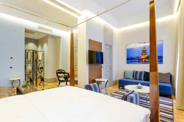 غرفة ديلوكس بسرير كينج بإطلالة على المدينة مع أريكة، Ravouna 1906 Suites - Special Class Adults Only 1/10