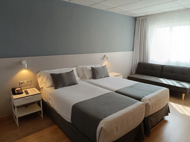 غرفة غراند بسريرين منفصلين، Hotel Mendez Nunez 2/10
