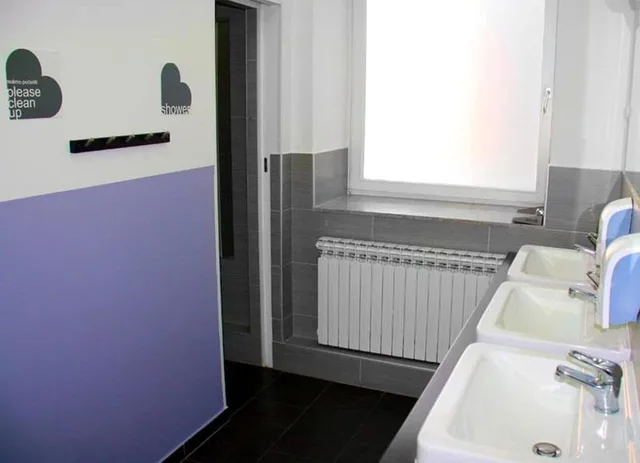 Mixed Dorm, 8 People، Whole Wide World Hostel & Bar 3/3