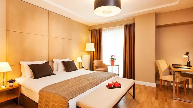 جناح جونيور بسرير كينج بإطلالة على المدينة بغرفة نوم واحدة مع أريكة لذوي الإعاقة، Nidya Hotel Esenyurt 1/2