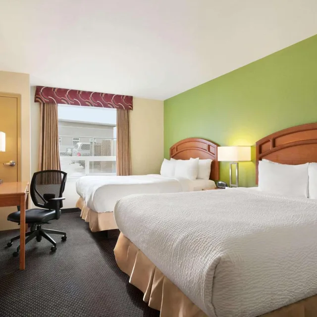 جناح بسرير كوين، Days Inn & Suites by Wyndham Thompson 1/4