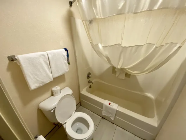 Standard, 2 Queen Beds, Smoking, Days Inn by Wyndham Morehead 4/5