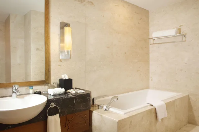 Premier, Suite, Sea View, FOUR POINTS BY SHERATON MANADO 3/3