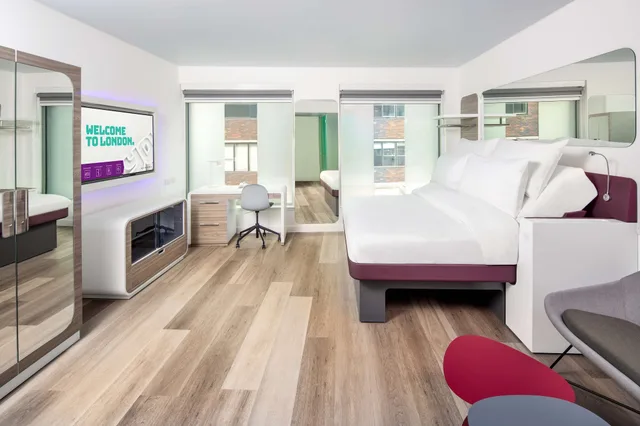 First Class, Queen Bed, YOTEL London City, Select by Hilton 2/5