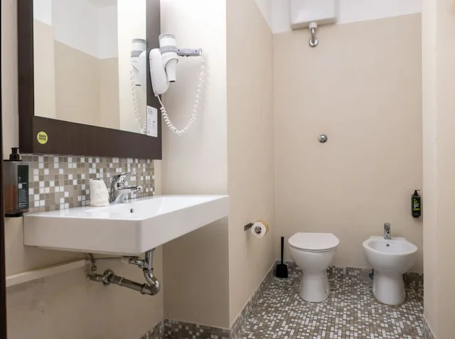 غرفة قياسية مفردة بسرير مزدوج، B&B Hotel Trieste 4/5