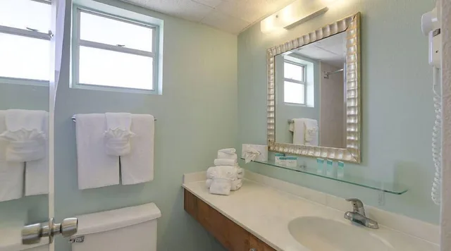 غرفة بسرير كينج بإطلالة على البحر، Beachview Inn Clearwater Beach 5/6