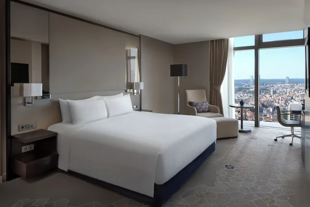 غرفة ديلوكس بسرير كينج بإطلالة على المدينة، Istanbul Marriott Hotel Sisli 3/5