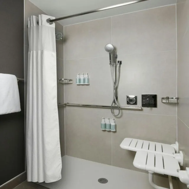 جناح بسرير كينج مع أريكة لذوي الإعاقة، Courtyard by Marriott San Francisco Airport 6/6