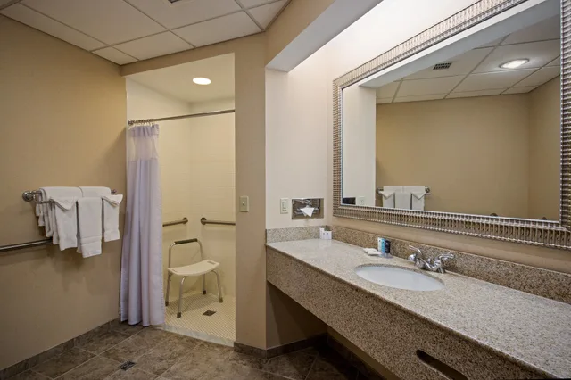 غرفة قياسية بسريرين مزدوجين لذوي الإعاقة، Crowne Plaza Lake Placid 2/2