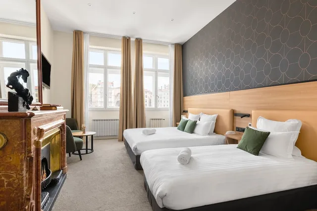Room, Triple, 1 Double and 1 Single Bed, Phenix 1/9