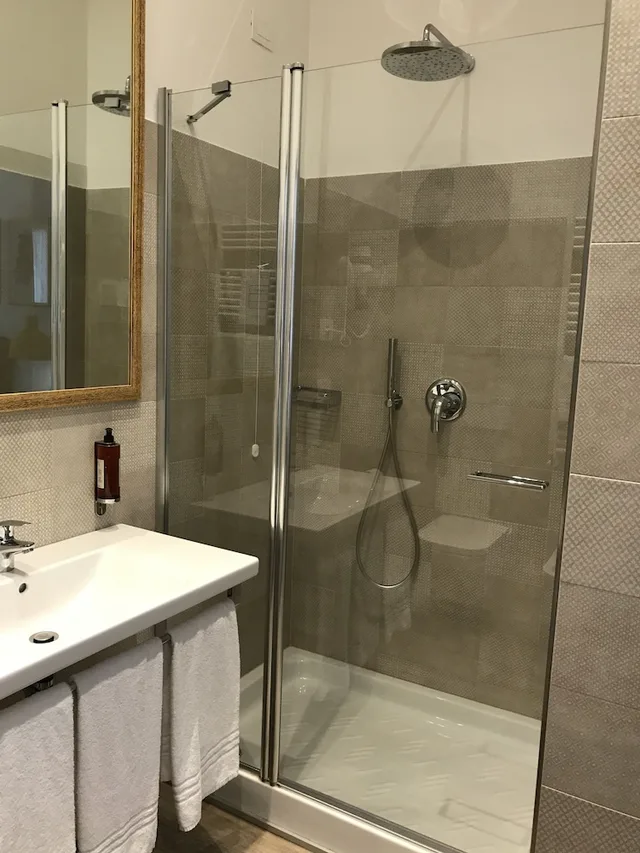 غرفة سوبيريور ثلاثية بسرير مزدوج وسرير فردي، Hotel Bernina 6/9