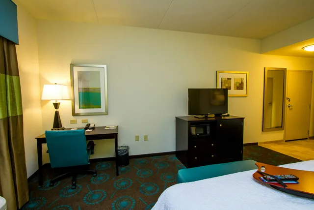 غرفة بسرير كينج، Hampton Inn Fayetteville 2/3