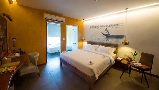 Mekong, Deluxe, King Bed, River View، Almond Bassac River Hotel 5/8
