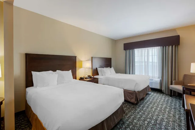 جناح بسريرين كوين مع أريكة لذوي الإعاقة، Best Western Plus Walkerton Hotel and Conference Centre 1/5