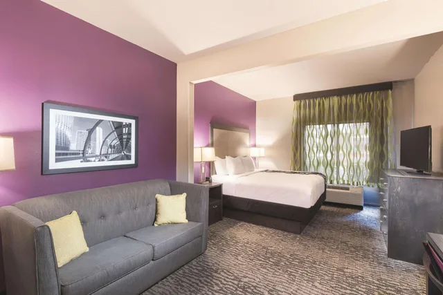 Executive, King Bed, Sofa, La Quinta Inn and Suites by Wyndham Kennesaw 6/8