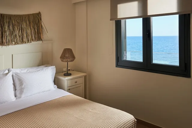 Suite, Double Bed, Sea Front, Sofa، Koutrakis Suites by Estia 4/6