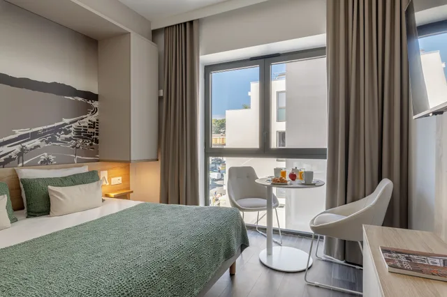 غرفة عائلية بسرير كوين وسريرين منفصلين، Lagrange Apart Hotel - Les Jardins de l Olympie 5/10
