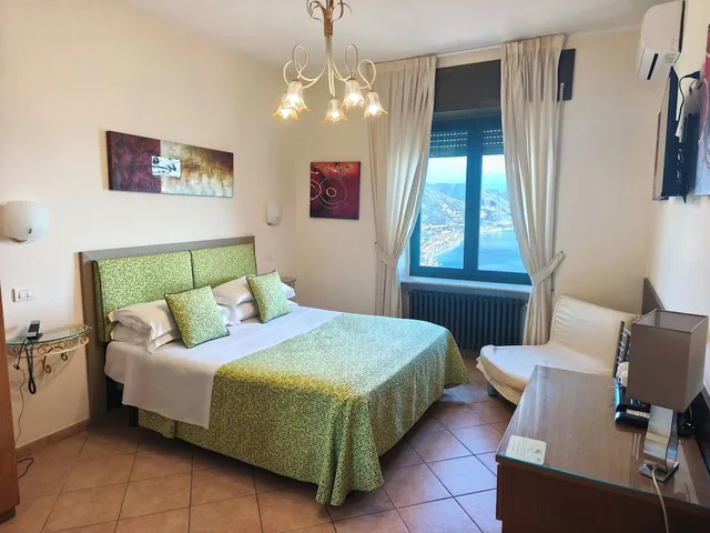 Standard, Queen Bed, Sea View, Hotel La Pensione Svizzera 4/10
