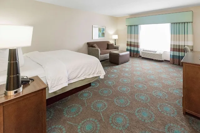 غرفة بسرير كينج مع أريكة لذوي الإعاقة، Hampton Inn Pittsburgh-Bridgeville 2/3