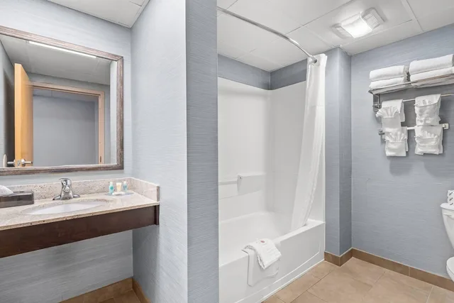 جناح بسرير كينج مع أريكة، Comfort Inn Rehoboth Beach 5/5