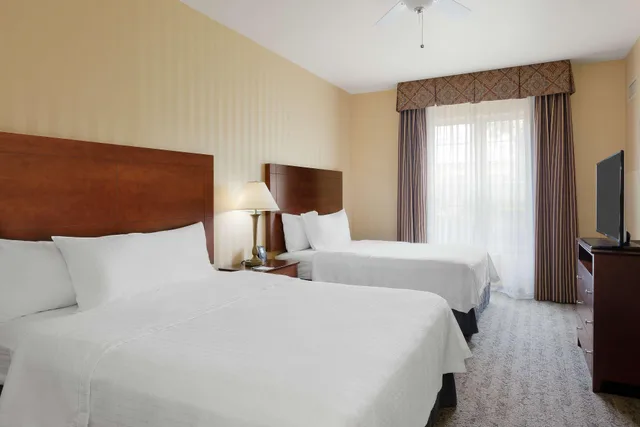2 Bedrooms, Suite, King Bed, 2 Queen Beds, 2 Bathrooms، Homewood Suites By Hilton Sacramento Airport-Natomas 2/11