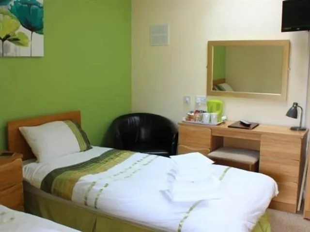 غرفة بسريرين منفصلين، The Village Inn 1/3