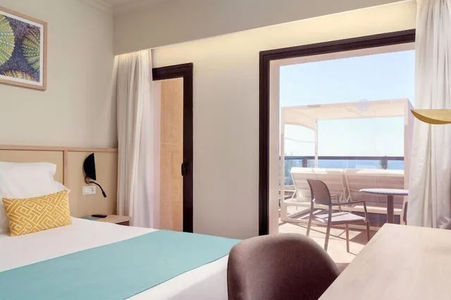 Room, Twin Beds, Sea Front، AluaSoul Palma Hotel - Adults only 2/4