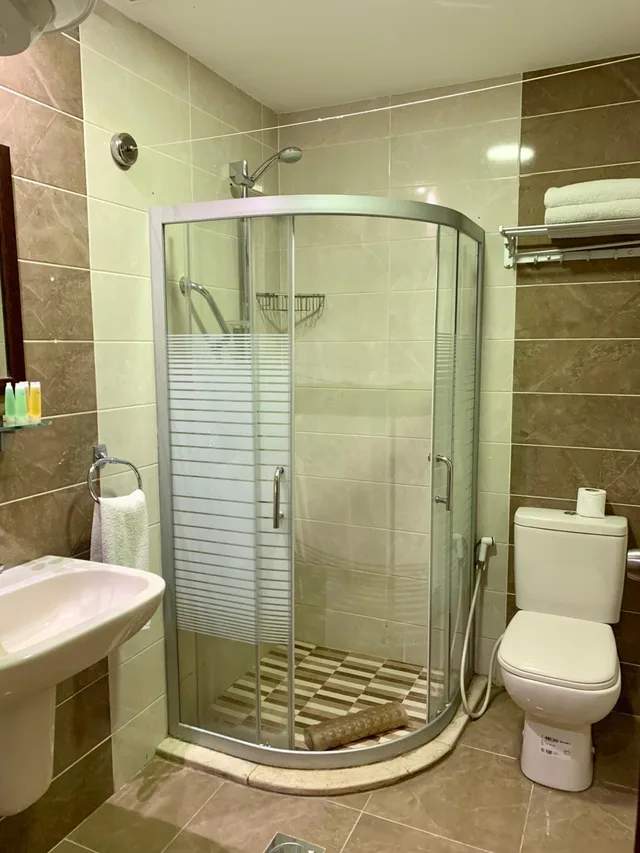 جناح بغرفتي نوم، Ream Hotel 6/9
