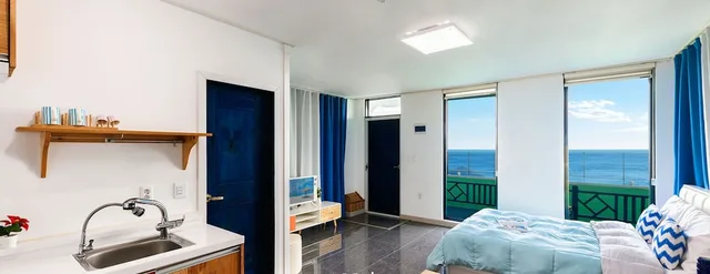 غرفة بسرير كوين بإطلالة على البحر، Namhae Santorini N Pension 9/9