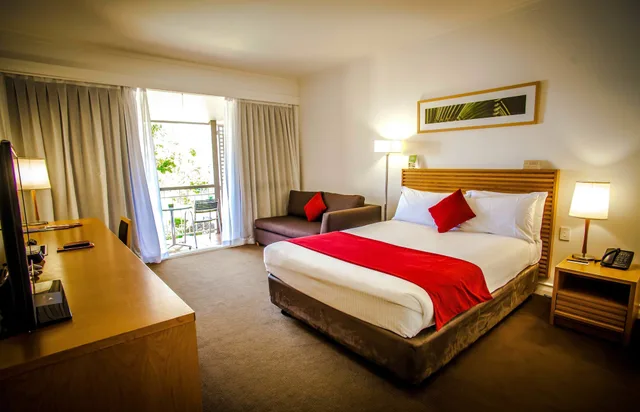 Room, 1 Queen and 1 Single Bed, Garden View, Novotel Sunshine Coast Resort 1/10