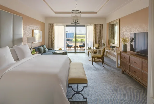 غرفة ديلوكس بسرير مزدوج بإطلالة على المدينة، Four Seasons Resort Dubai At Jumeirah Beach 1/3
