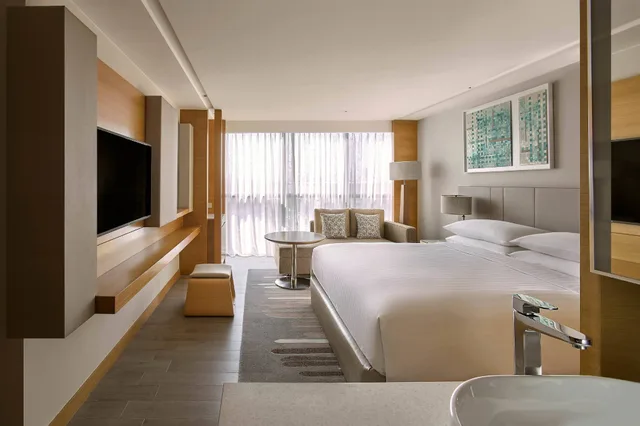 غرفة ركنية بسرير كينج، Marriott Kota Kinabalu Hotel 1/3