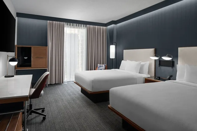 room, 2 queen beds, Courtyard by Marriott Calgary Downtown 1/3