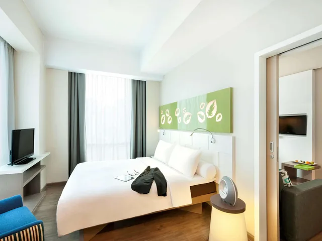 جناح جونيور بسرير كوين مع أريكة، ALL SEASONS JAKARTA THAMRIN 3/5